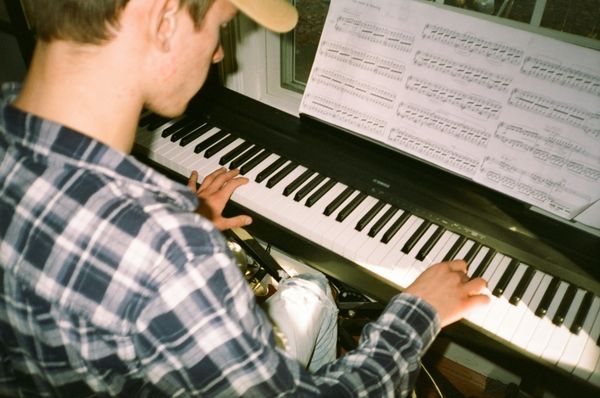 Piano Lessons for Teens & Adults! - 25 years experience - Fun, educational piano lessons for adults and teenagers!