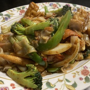 Karuna's Thai Plate - Thai Near Me - Tucson, Arizona