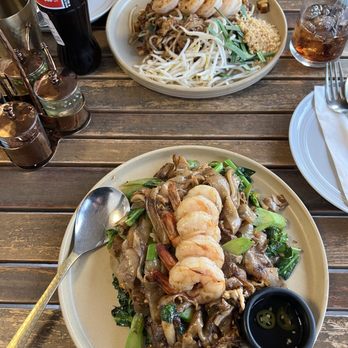 Hanuman Thai Eatery - pad see ew and pad thai - Thai Near Me - Costa Mesa, California