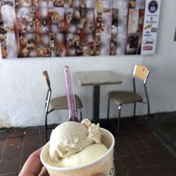 EisCafe Cappuccino - Für mich zwei Kugeln italienisches Eis - Haselnuss und weiße Schokolade, sehr lecker!