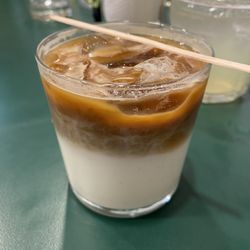 Café Montenegro - Cafe latte en las rocas