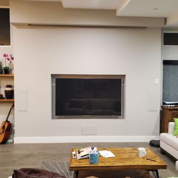 Bob Uzzo- Painting Contractor - Accent wall before - Painters Near Me - Hermosa Beach, California Bob Uzzo- Painting Contractor - Accent wall before - Painters Near Me - Hermosa Beach, California