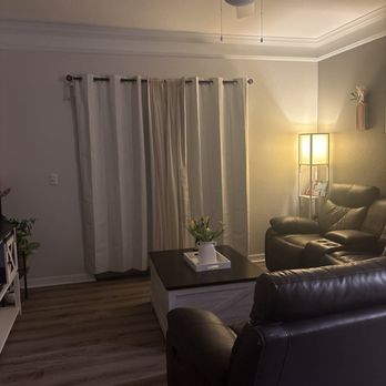 Arbors at Cahaba River - Living room - Apartments Near Me - Birmingham, Alabama