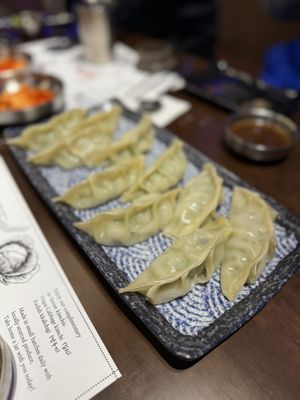 Yi's Traditional Korean Beef Soup Restaurant (이가네 전통 설렁탕) by null