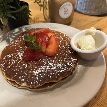Farm Table - Short Stack of Pancakes - Breakfast & Brunch Near Me - Van Nuys, California Farm Table - Short Stack of Pancakes - Breakfast & Brunch Near Me - Van Nuys, California