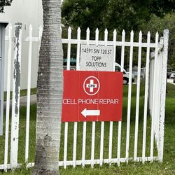 CPR Cell Phone Repair Miami - The Hammocks - Outside sign you can't miss