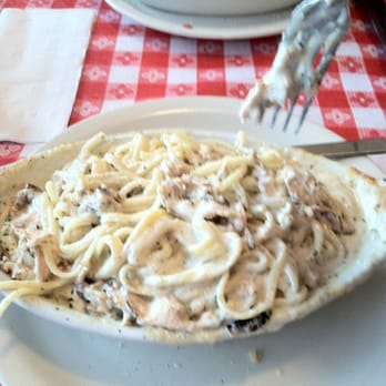 Sgt Peffer's Cafe Italian - Chicken Alfredo that looks like delicious but tastes like mediocrity. Sorry, Sarge, but you are a no-go at this station. - Italian Near Me - Omaha, Nebraska Sgt Peffer's Cafe Italian - Chicken Alfredo that looks like delicious but tastes like mediocrity. Sorry, Sarge, but you are a no-go at this station. - Italian Near Me - Omaha, Nebraska