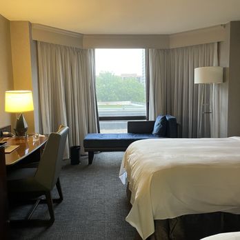 Crystal Gateway Marriott - desk, day bed/chaise and view of outside - Hotels Near Me - Arlington, Virginia Crystal Gateway Marriott - desk, day bed/chaise and view of outside - Hotels Near Me - Arlington, Virginia