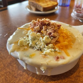 Sizzler - My soup combo -- half Clam Chowder half broccoli cheddar soup + cheddar cheese, blue cheese, and bacon!! - Seafood Near Me - Colma, California