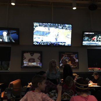 Buffalo Wild Wings - Nice atmosphere - Chicken Wings Near Me - Maplewood, Minnesota