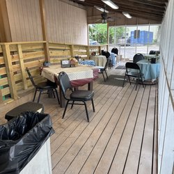Lee's Farmers Market - Covered Outside tables