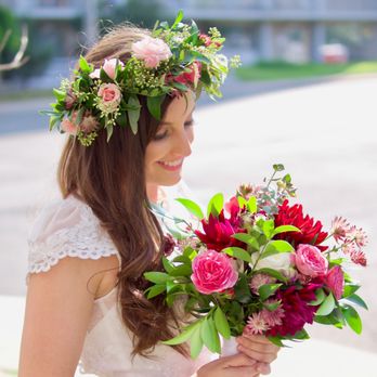 Divine Flowers - Red and pink wedding, Dahlia and garden rose - Floral Designers Near Me