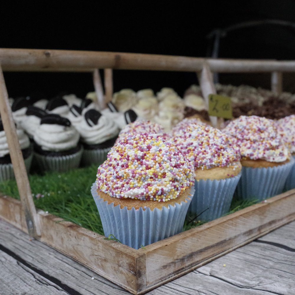 cupcakes from the bloke himself! cupcakes from the bloke himself!