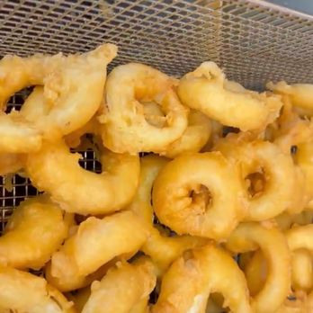 Berwyn Chicken - Hand battered onion rings with sauce. - Chicken Wings Near Me - Berwyn, Illinois
