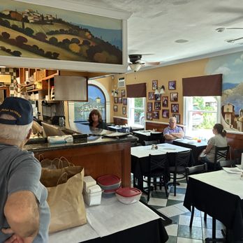 Cafe Assisi - inside - Italian Near Me - Wrentham, Massachusetts