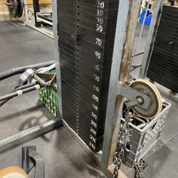 Ford's Gym - Pulley weight