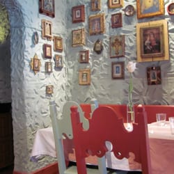 Casa de Chá de Santa Isabel - As Vicentinas - Pormenor de decoração no interior (molduras na paredes)
