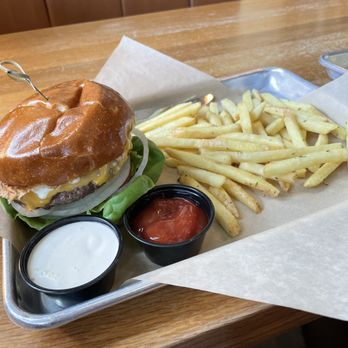 Tipsy Cow Burger Bar - Redmond - Tipsy cow burger meal - Burgers Near Me - Redmond, Washington