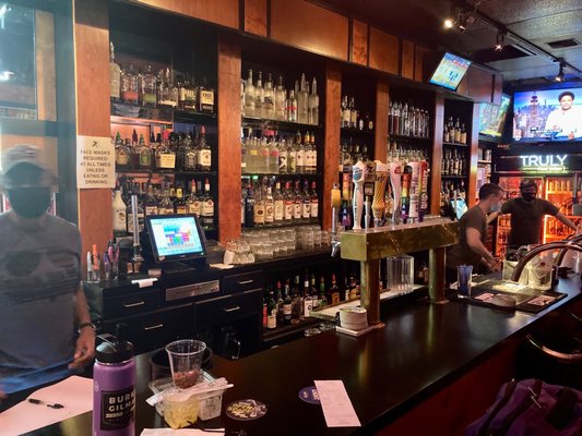 Madison Pub by null