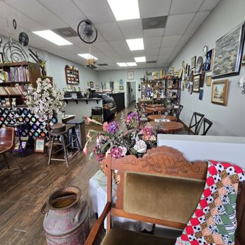 Bee Vintage Market - Cafes Near Me - Valrico, Florida Bee Vintage Market - Cafes Near Me - Valrico, Florida