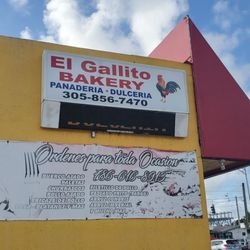 El Gallito Bakery - Outside