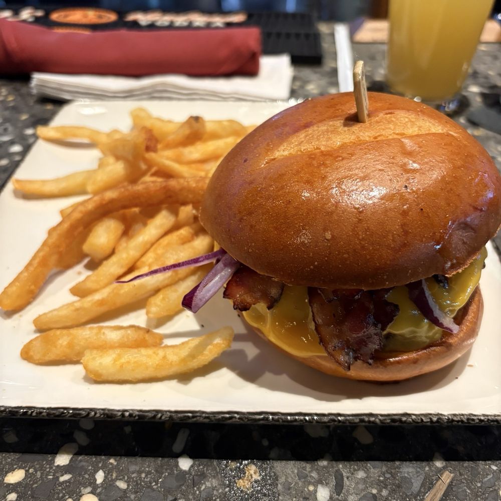 Tommy's Tavern + Tap - Hickory Bacon BBQ Burger - American Near Me - Edison, New Jersey