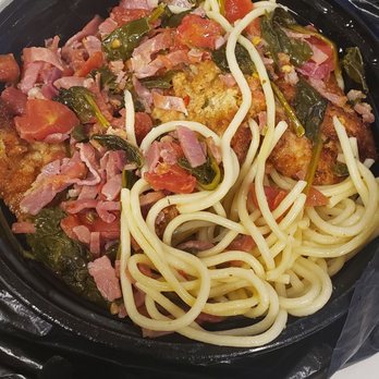 Amicci's - Chicken Delores! Sooooo good!!! The white wine garlic sauce is so good! - Italian Near Me - Baltimore, Maryland