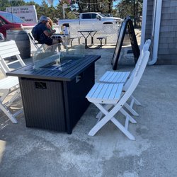 PC Pour - Outdoor seating is dog friendly!