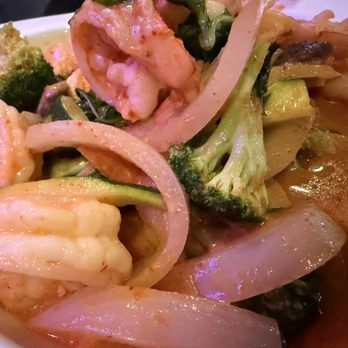 JIN Sushi Hibachi Thai - Red curry with shrimp - Thai Near Me - St. Augustine, Florida JIN Sushi Hibachi Thai - Red curry with shrimp - Thai Near Me - St. Augustine, Florida