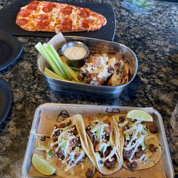 Topgolf - Pizza, parmesan wings and steak tacos - Golf Near Me - El Segundo, California Topgolf - Pizza, parmesan wings and steak tacos - Golf Near Me - El Segundo, California