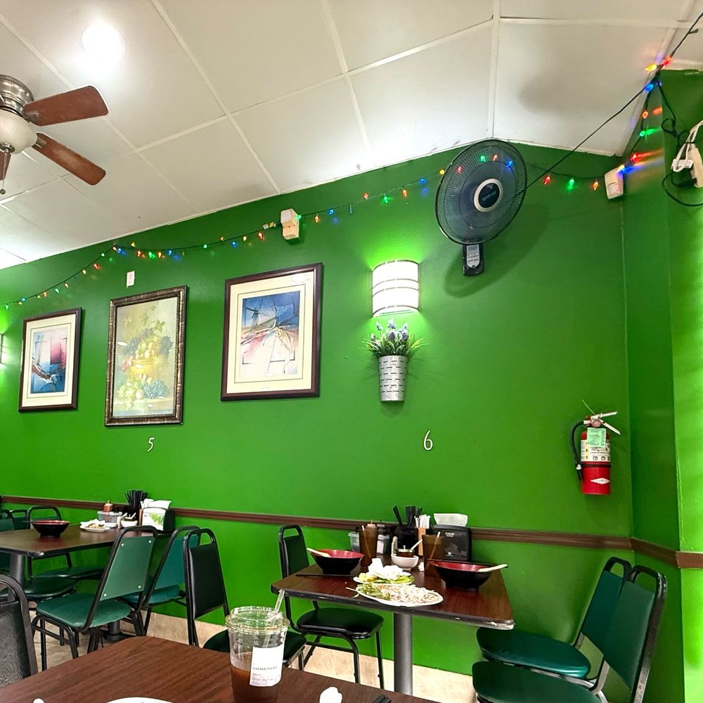 Duy's Vegetarian Cafe - Dining room - Sandwiches Near Me - Houston, Texas