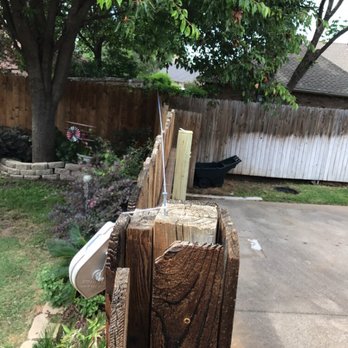 Housewright Fence - New serpentine fence thanks to Housewright. - Fences & Gates Near Me - North Richland Hills, Texas Housewright Fence - New serpentine fence thanks to Housewright. - Fences & Gates Near Me - North Richland Hills, Texas