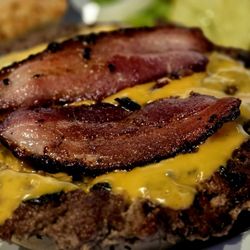 Buffalo Charlie's Bar & Grill - Smash burger
