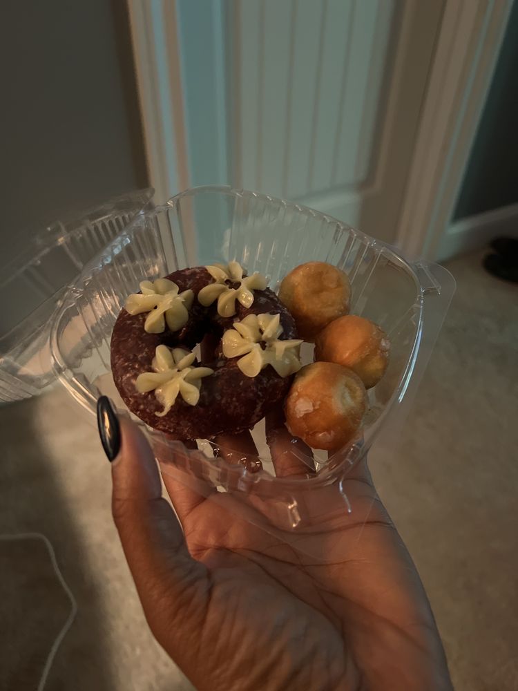 DOUGH IN THE BOX DONUTS 100 Photos & 40 Reviews Donuts 2799 Veterans Memorial Hwy, Austell