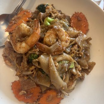 Ari's Thai Eatery - Pad See Ew - Thai Near Me - Azusa, California