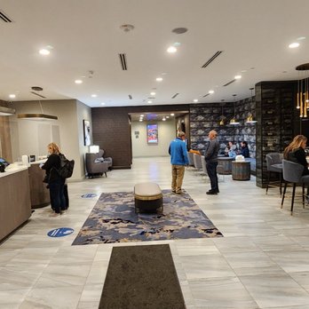 DoubleTree by Hilton Raleigh Midtown - Hotels Near Me - Raleigh, North Carolina