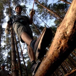 CLIMB UP! - Kletterwald Klaistow - Kletterübungen auf verschiedenen Parcours mit unterschiedlichen Höhen und Schwierigkeitsgraden