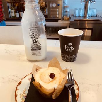 Good Earth Yogurt - Orange/cranberry cupcake with cream cheese frosting. - Ice Cream & Frozen Yogurt Near Me - Bishop, California Good Earth Yogurt - Orange/cranberry cupcake with cream cheese frosting. - Ice Cream & Frozen Yogurt Near Me - Bishop, California