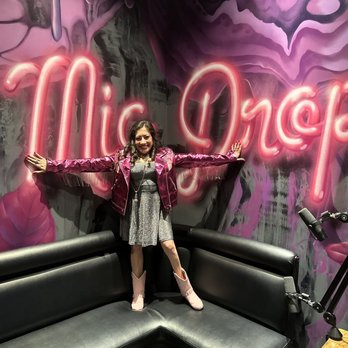 Mic Drop Comedy - Green room vibes - Comedy Clubs Near Me - San Diego, California