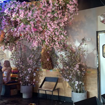 Lucky Robot Restaurant - Sushi Bars Near Me - Austin, Texas