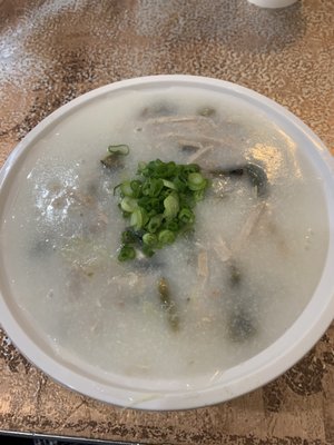 M Kee by null