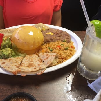 Laura's Cafe - Mexican Near Me - El Campo, Texas