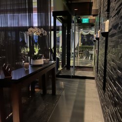 TOKU - Entryway