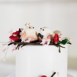 The beautiful toppers to our cake. Credit: Michelle Chang Photography.