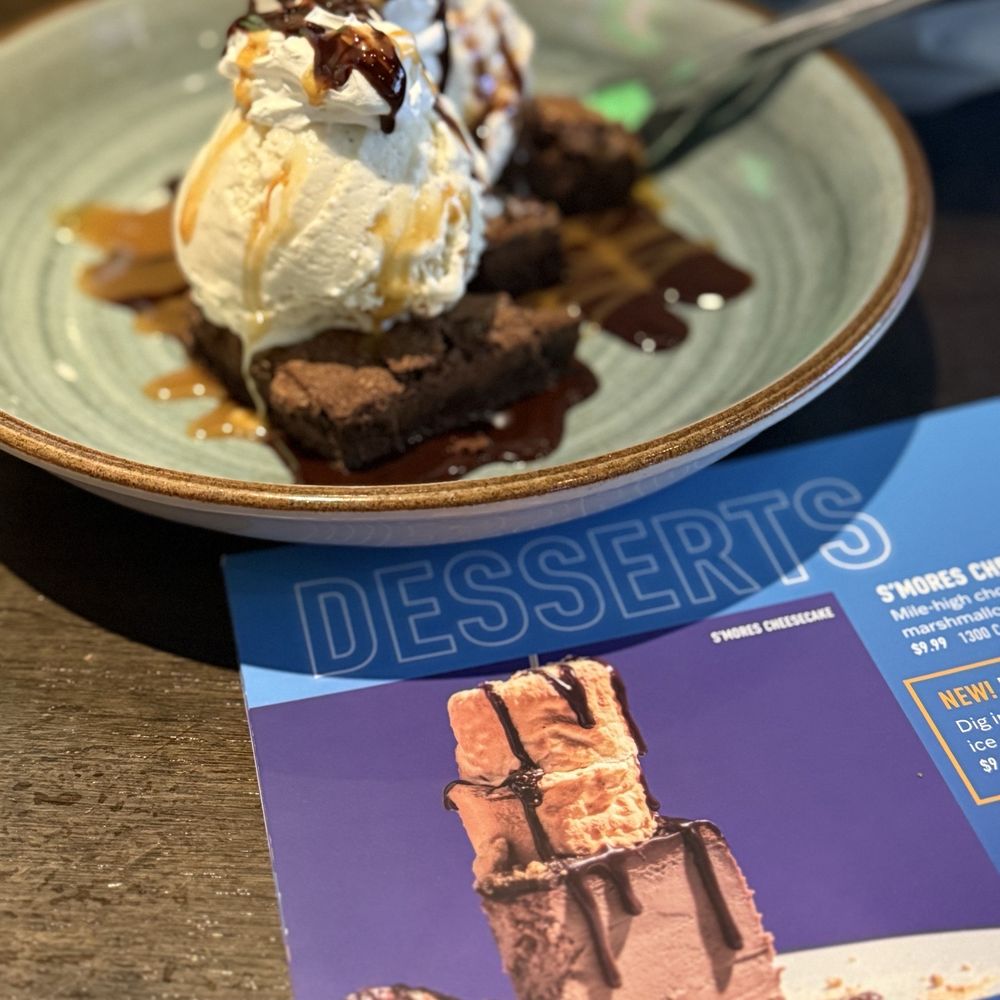 Dave & Buster's Las Vegas - Summerlin - Brownie sundae - Sports Bars Near Me - Las Vegas, Nevada
