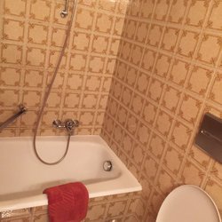Hotel Königsteiner Hof - Bathtub and shower
