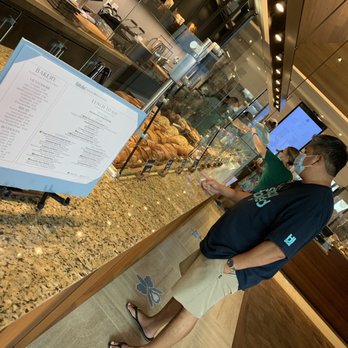 Halekulani Bakery - Bakeries Near Me - Honolulu, Hawaii