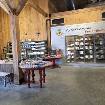 Applecrest Farm Orchards - Fruits & Veggies Near Me - Hampton Falls, New Hampshire