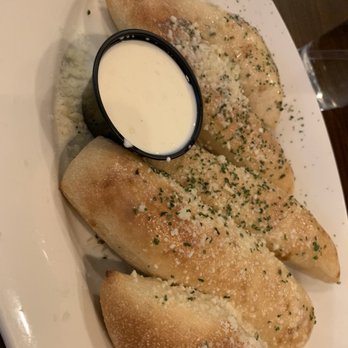 Zianos Italian Eatery - Bread sticks - Italian Near Me - Fort Wayne, Indiana