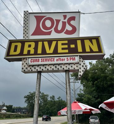 Lou's Drive-In by null